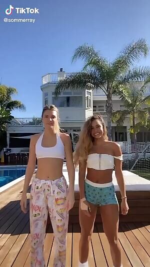 Teaching Alissa Violet dances