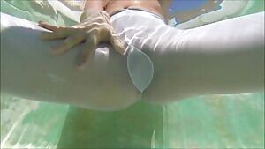 Sara Luvv Ripping her pantyhose stockings in the pool