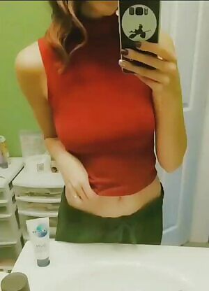 I love me some underboob