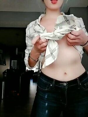 I orgot to share this with you for titty Tuesday. I just adore to drop, squeeze and tease myself thinking of you all 😘