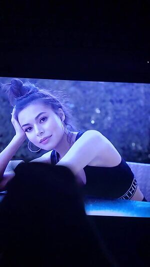 Miranda Cosgrove Cumtribute