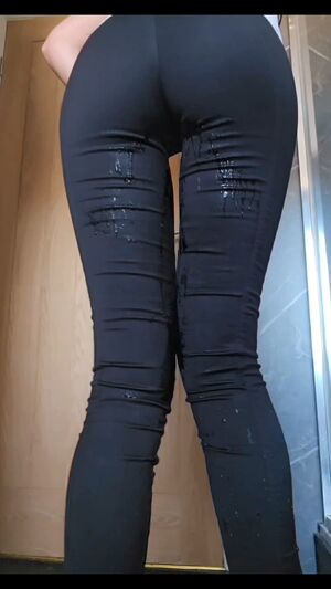 Wetting Ass Jeans MILF Panties