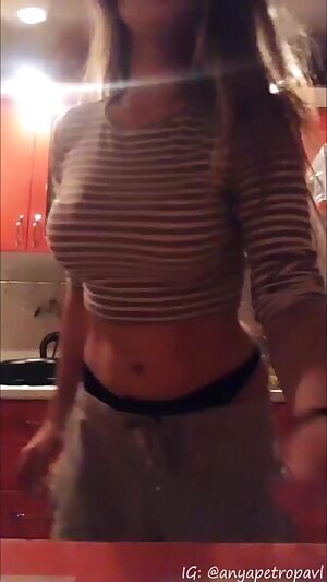 Russian girl dirty twerking and showing her whale tail