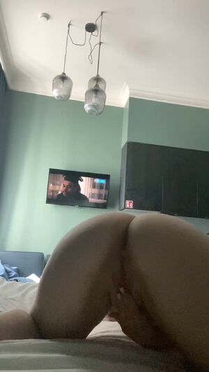 Soles & Holes Ass MILF Masturbating