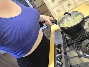 Braless Amateur Big Tits Boobs Busty