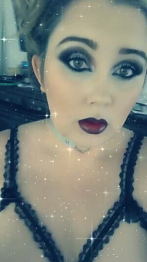 Should I post more in this outfit? ;)