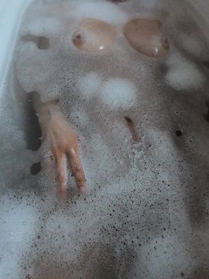 Need to cheat in this bathtub [video]