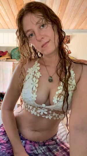 Hairy Armpits Babe Cleavage Cute Hippie