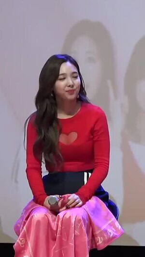 Nayeon's Heart Heart!