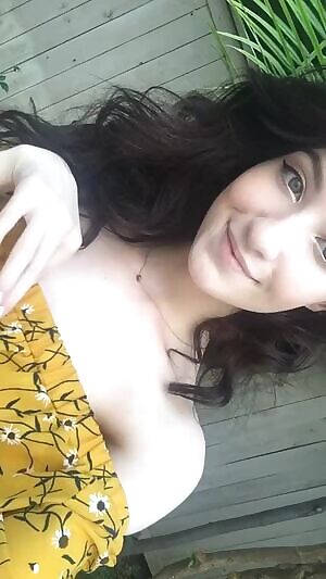 holdthemoan - Sneaky lil outdoor flash