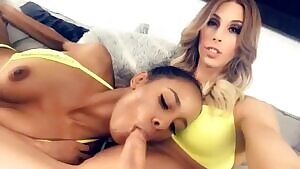 Casey Kisses has good friends. Blowjob