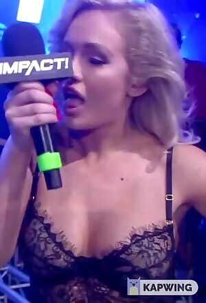 Scarlett Bordeaux mic licking