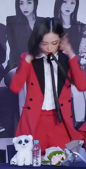 CLC - Yeeun butt