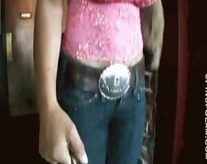 Incredibly deep cleavage! 😯😍