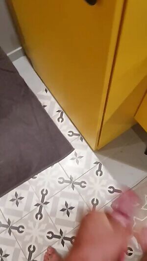 You told me you love big dick and huge load. So is a gif better than a pic now ? 😏💦