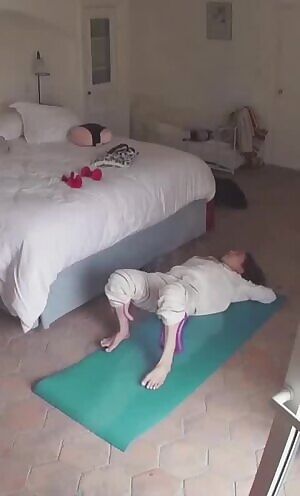 Taeyeon's flexibility and fuckable ass