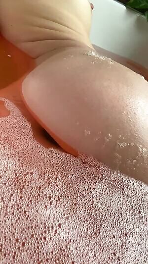 Plugged in my jelly bath 🙈