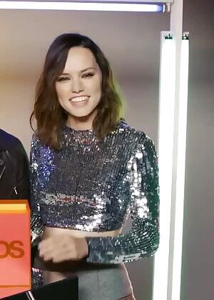 Daisy Ridley's abs are so sexy