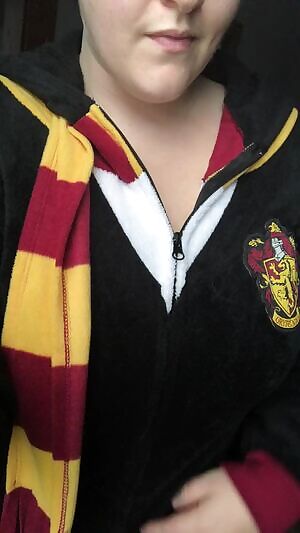 I’d rather you slytherin next to me and keep me warm but my gryffindor onesie will in the meantime