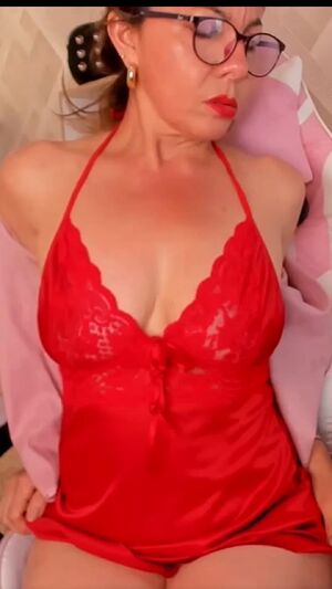 FitMilfs Amateur Latina Lingerie MILF