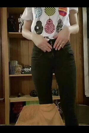 My ly has been down alllllll day, so why not give you a peak!👅