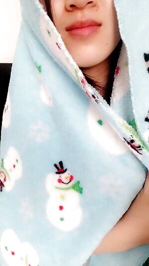 Peekaboo! It my lil titties! 👀