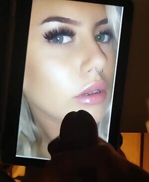 Who else can do this to her? Kik Mintosaur1