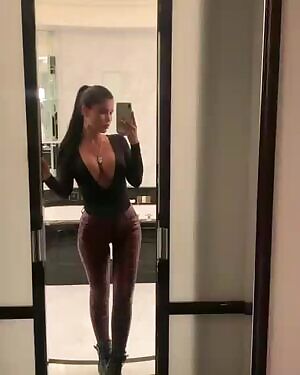 Who wants to RP as this gorgeous Instagram thot taking a huge cock?