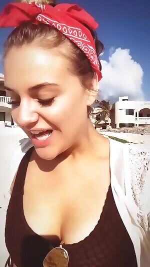 I would love to stick my cock between Kelsea Ballerini's tits.