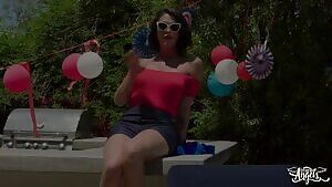 Independent Woman - with Domino Presley