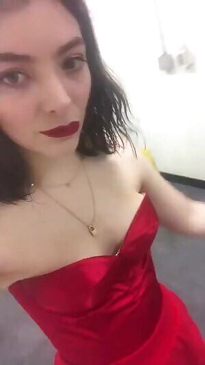 Lorde's perky tits bouncing around has me hypnotized... I need to suck cock for her