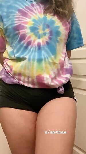 ignore the piece of lint on my shorts lmao