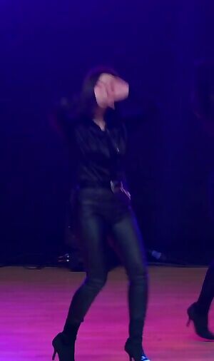 Red Velvet - Bouncy Yeri