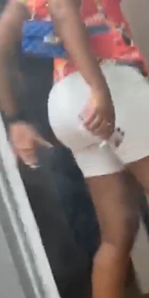 Ebony Freaks Ass Public Twerking r/CaughtPublic