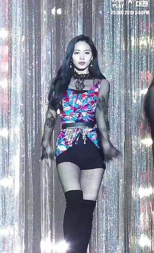 TWICE - Tzuyu