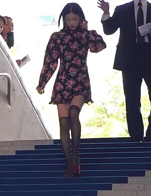 Apink - Chorong is a Stair Master