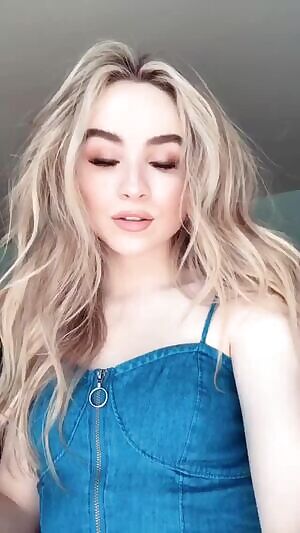 Stroking to the sexy Sabrina Carpenter