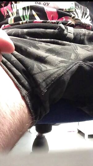I got really horny at work and had to get my dick out under the desk 🍆