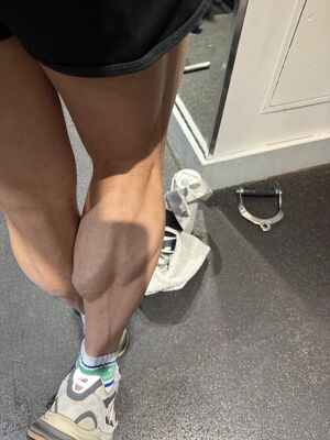Hot Guys Bodybuilder Legs Muscles