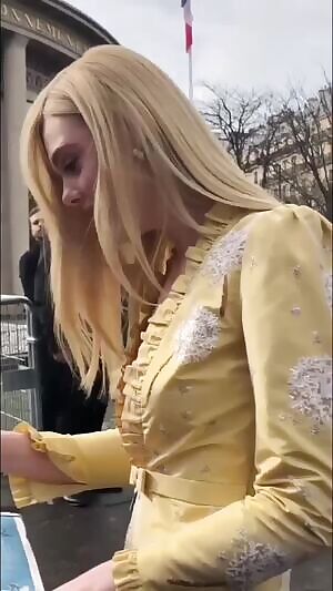 Elle Fanning nip slip