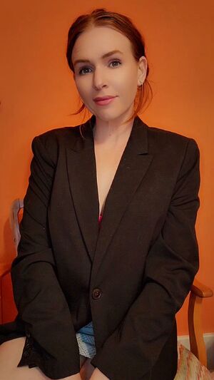 Pussy Fingering Amateur Masturbating Office Redhead