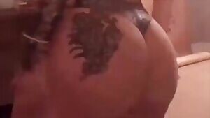 Iggy Azalea playing with her ass up close!