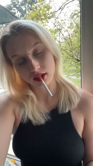 Fun Buns Blonde Clips4Sale Lips Lipstick