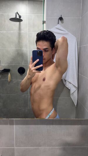 Gay Bulge Bathroom Chaturbate Jock Mirror