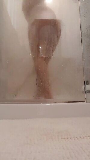 Join me in the shower... we can get dirty before we get clean.😈🚿🍑