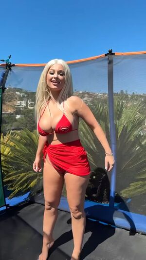 Stubble Bouncing Huge Tits Outdoor SlimThick