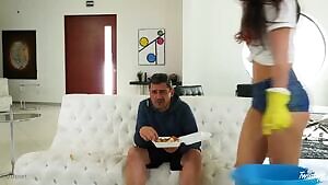 Aidra Fox is bootylicious