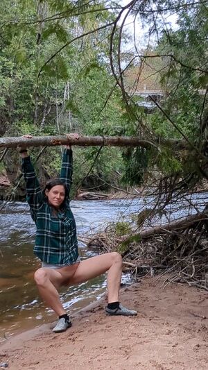 Outdoor Showcase Flashing MILF Peeing Public
