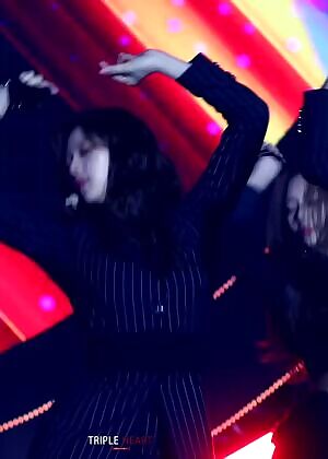 Twice - Jeongyeon feat. Momo & Sana