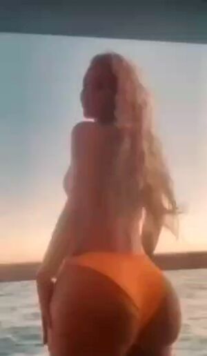 Korean Celebrity NSFW Ass Iggy Azalea